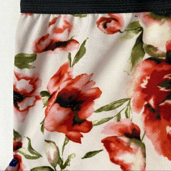 Styled by Joe Zee woman’s floral pants - Picture 7 of 11